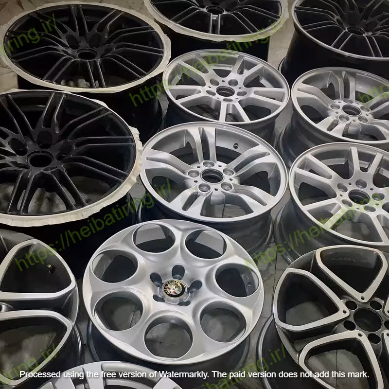 مجموعه‌ای از رینگ‌های رنگ‌آمیزی‌شده در هیبتی رینگ اصفهان